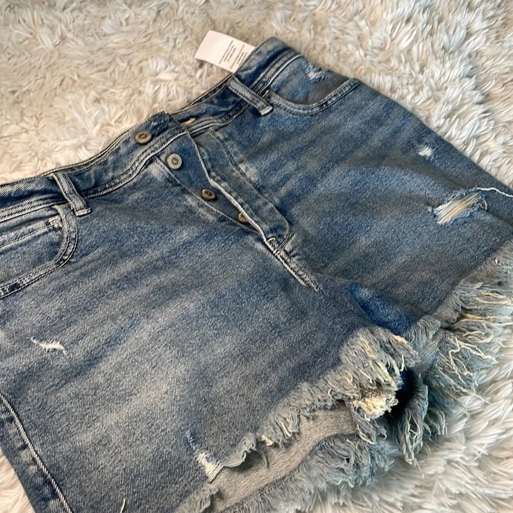 NWT Hollister‎ Ultra High-Rise Mom Shorts - Size 11
